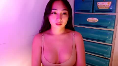 Snapshot of sweetlilly_18 chatting on 09-13-25, 04:07 Lilly online show from 09-13-25, 04:07