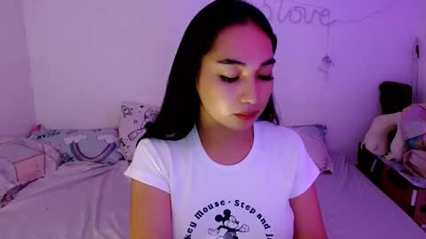 Snapshot of sweetlilly_18 chatting on 09-14-25, 04:33 Lilly online show from 09-14-25, 04:33