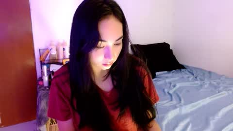 Snapshot of sweetlilly_18 chatting on 09-25-25, 03:10 Lilly online show from 09-25-25, 03:10