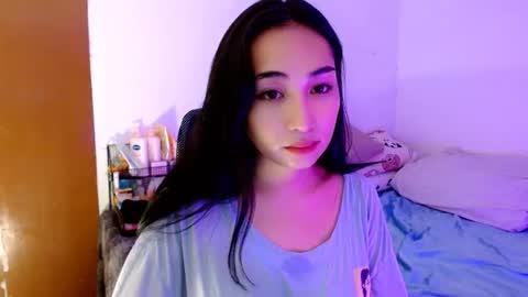 Snapshot of sweetlilly_18 chatting on 10-20-25, 02:12 Lilly online show from 10-20-25, 02:12