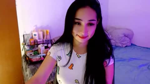 Snapshot of sweetlilly_18 chatting on 11-01-25, 03:30 Lilly online show from 11-01-25, 03:30