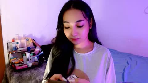 Snapshot of sweetlilly_18 chatting on 11-08-25, 02:12 Lilly online show from 11-08-25, 02:12