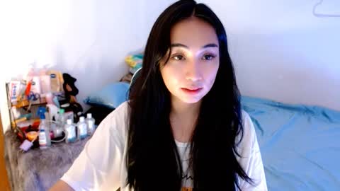 Snapshot of sweetlilly_18 chatting on 11-09-25, 05:39 Lilly online show from 11-09-25, 05:39