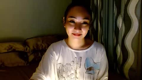 Snapshot of sweetlilly_18 chatting on 03-10-26, 03:33 Lilly online show from 03-10-26, 03:33