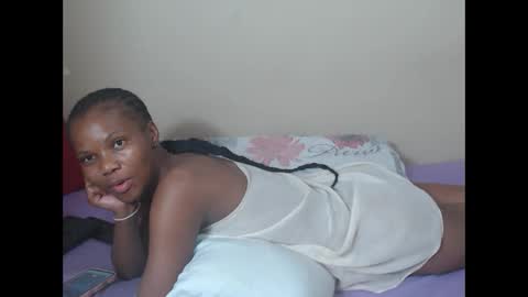 Snapshot of sweetlipss_ chatting on 09-10-25, 05:13 sweetlipss_ online show from 09-10-25, 05:13