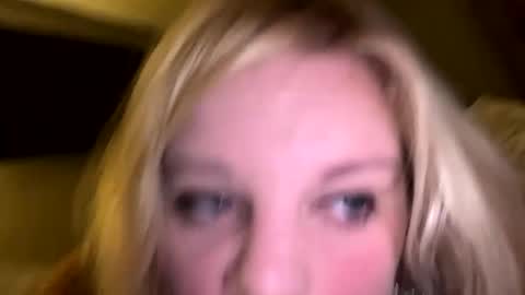 Lisa  online show from 10-20-25, 03:56