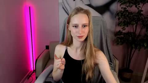 Snapshot of sweetllyshy chatting on 11-23-25, 09:42 sweetllyshy online show from 11-23-25, 09:42