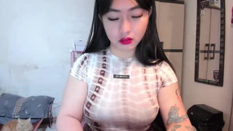 Snapshot of sweetlovepinay04 chatting on 01-21-25, 01:08 Zoe online show from 01-21-25, 01:08