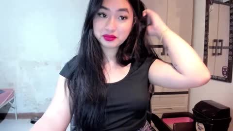 Snapshot of sweetlovepinay04 chatting on 03-08-25, 12:33 Zoe online show from 03-08-25, 12:33