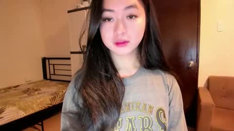 Snapshot of sweetlovepinay04 chatting on 09-15-25, 03:28 Zoe online show from 09-15-25, 03:28