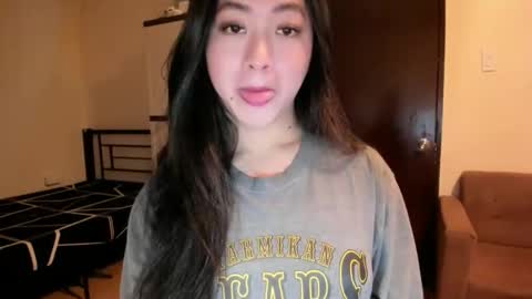 Snapshot of sweetlovepinay04 chatting on 09-18-25, 02:57 Zoe online show from 09-18-25, 02:57