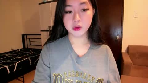 Snapshot of sweetlovepinay04 chatting on 09-20-25, 03:02 Zoe online show from 09-20-25, 03:02