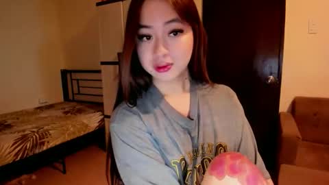 Snapshot of sweetlovepinay04 chatting on 10-24-25, 02:41 Zoe online show from 10-24-25, 02:41