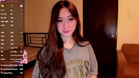 Snapshot of sweetlovepinay04 chatting on 11-10-25, 02:10 Zoe online show from 11-10-25, 02:10