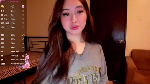 Snapshot of sweetlovepinay04 chatting on 11-12-25, 04:46 Zoe online show from 11-12-25, 04:46