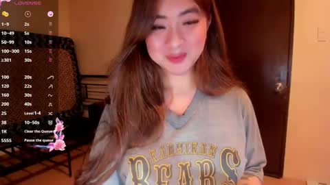 Snapshot of sweetlovepinay04 chatting on 06-20-26, 05:27 Zoe online show from 06-20-26, 05:27