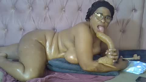 Snapshot of sweetmellowx1 chatting on 02-18-25, 06:59 sweetmellowx1 online show from 02-18-25, 06:59