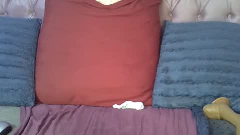 Snapshot of sweetmellowx1 chatting on 02-18-25, 04:26 sweetmellowx1 online show from 02-18-25, 04:26