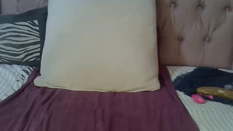 Snapshot of sweetmellowx1 chatting on 03-02-25, 01:27 sweetmellowx1 online show from 03-02-25, 01:27