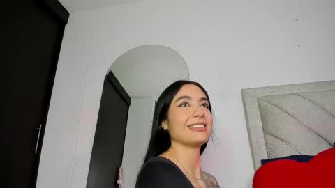 Snapshot of sweetmili133 chatting on 05-06-26, 05:07 sweetmili133 online show from 05-06-26, 05:07