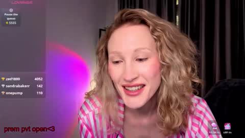 Snapshot of sweetnoisee chatting on 12-02-25, 09:21 Bianca online show from 12-02-25, 09:21