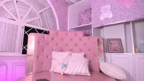 Snapshot of sweetobsession__ chatting on 06-14-26, 02:24 Valen online show from 06-14-26, 02:24
