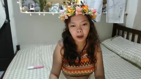 Snapshot of sweetpetitedates chatting on 10-13-25, 11:32 Agathababes online show from 10-13-25, 11:32