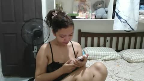 Snapshot of sweetpetitedates chatting on 03-26-26, 08:42 Agathababes online show from 03-26-26, 08:42