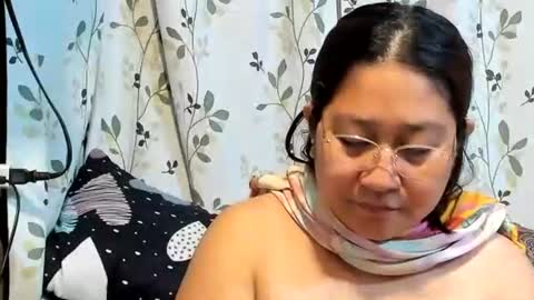 Snapshot of sweetpilipina88 chatting on 11-06-25, 12:22 MIA online show from 11-06-25, 12:22