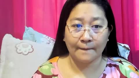 Snapshot of sweetpilipina88 chatting on 07-12-26, 10:01 MIA online show from 07-12-26, 10:01