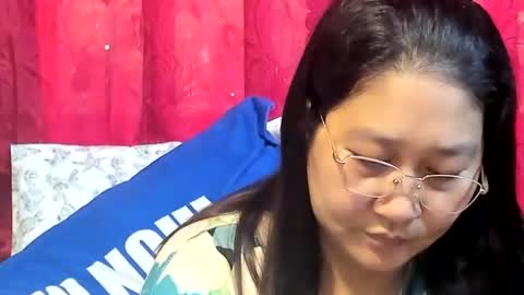 Snapshot of sweetpilipina88 chatting on 08-04-26, 01:31 MIA online show from 08-04-26, 01:31