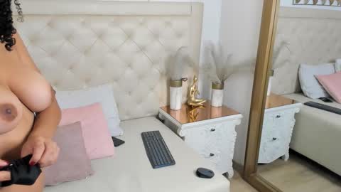 Snapshot of sweets_one chatting on 11-24-25, 03:28 sweets one online show from 11-24-25, 03:28