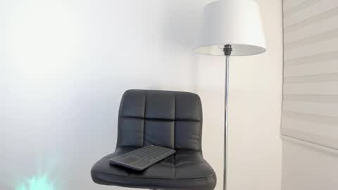 Snapshot of sweetsalice__ chatting on 12-06-24, 02:02 Alice Woolridge online show from 12-06-24, 02:02