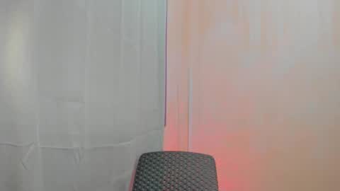 Mia online show from 12-03-25, 04:16