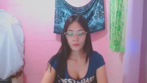 Mia online show from 05-15-26, 12:45