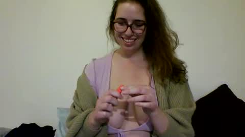 Snapshot of sweetsocalgirl chatting on 02-19-25, 04:44 sweetsocalgirl online show from 02-19-25, 04:44