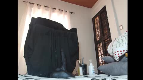 dulce online show from 11-22-25, 04:06