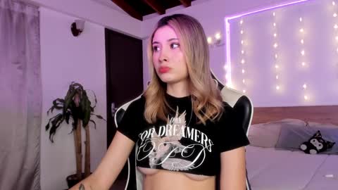 Cat independent model  online show from 01-07-25, 03:35