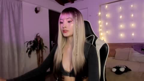 Cat independent model  online show from 02-20-25, 05:23