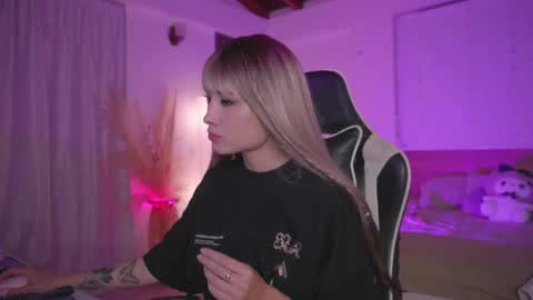 Cat independent model  online show from 03-02-25, 07:32