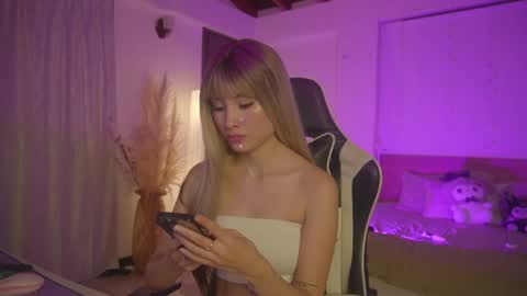 Cat independent model  online show from 03-05-25, 03:18