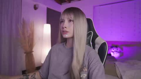 Cat independent model  online show from 03-07-25, 06:46