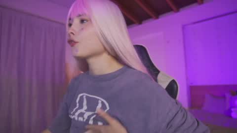 Cat independent model  online show from 03-12-25, 06:18