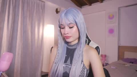 Cat independent model  online show from 09-17-25, 02:02