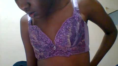 Snapshot of sweett_kimmie chatting on 07-12-26, 07:05 sweett_kimmie online show from 07-12-26, 07:05