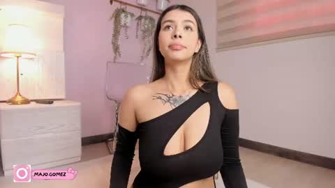 Snapshot of sweett_mia1 chatting on 07-16-26, 01:50 M I A online show from 07-16-26, 01:50