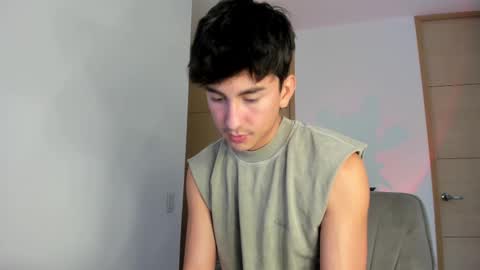Snapshot of sweettaaron chatting on 10-06-25, 05:43 Andy online show from 10-06-25, 05:43