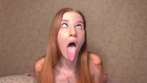 Snapshot of sweettbabyye chatting on 06-23-26, 09:13 Lisa online show from 06-23-26, 09:13