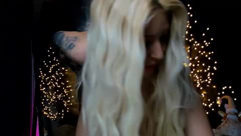 Snapshot of sweettheaa_ chatting on 11-28-25, 07:55 Jessica online show from 11-28-25, 07:55