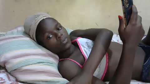 Snapshot of sweetvallerie chatting on 02-18-25, 04:05 sweetvallerie online show from 02-18-25, 04:05